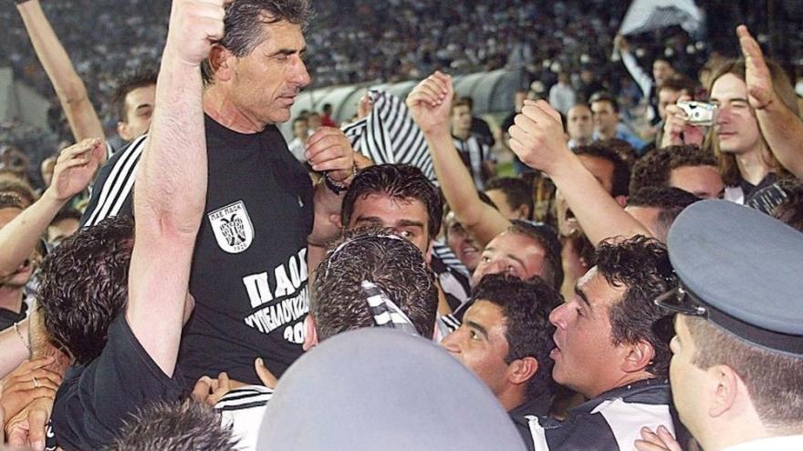 "Απορώ για ορισμένους που παραμένουν εδώ" (2002)