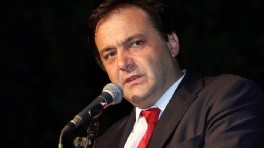 Αποστολίδης: «Ο... πρωθυπουργικός κουμπάρος πρέπει να αποχωρήσει από την κυβέρνηση»