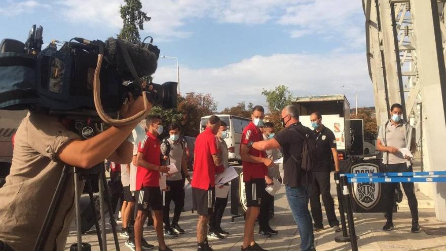 Μάσκες, έγγραφα και ένας - ένας στην Τούμπα (pics)