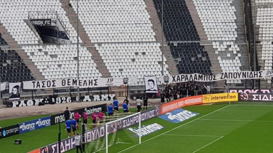 Στεφάνια και σιγή πριν τη σέντρα!