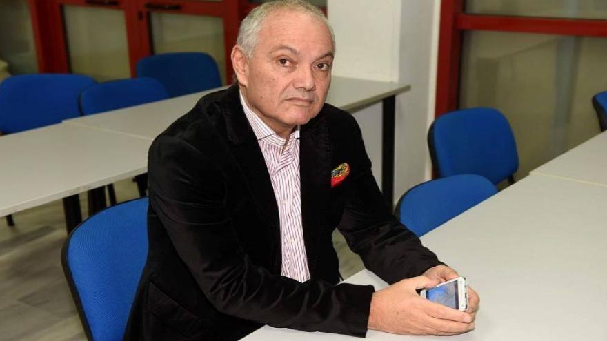 Καρακούσης: «Ο Λυκογιάννης είναι πιο... ποδοσφαιρικός κόουτς»