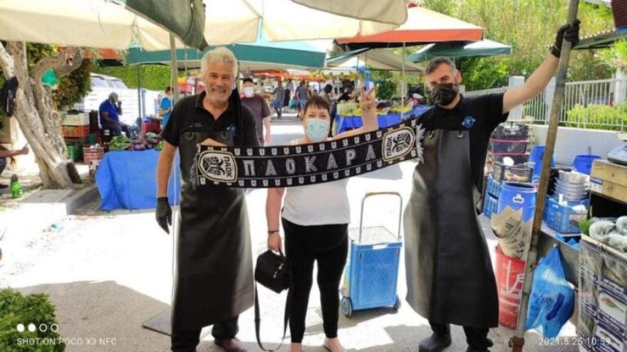 «Aφιερωμένο στον αδερφούλη μου, στον Φουντουκίδη και στον Παρίδη» (pics)