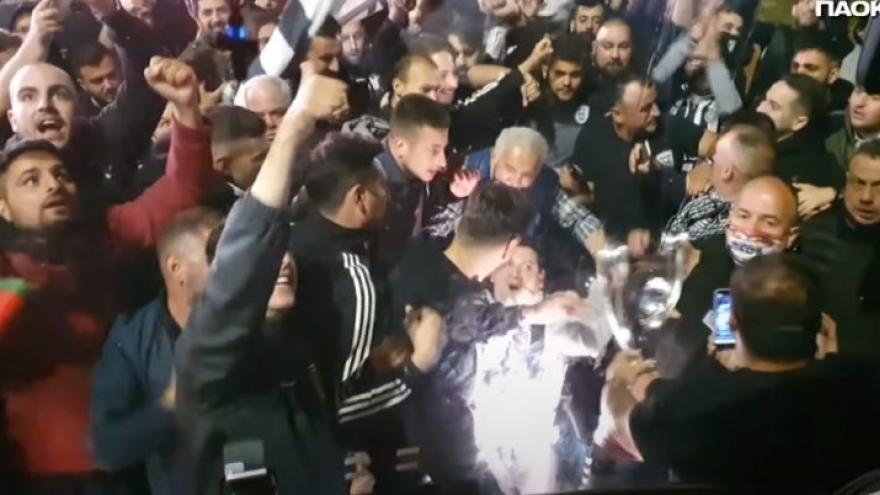 H αποθέωση των Κυπελλούχων και ο Γιαννάκης! (video)