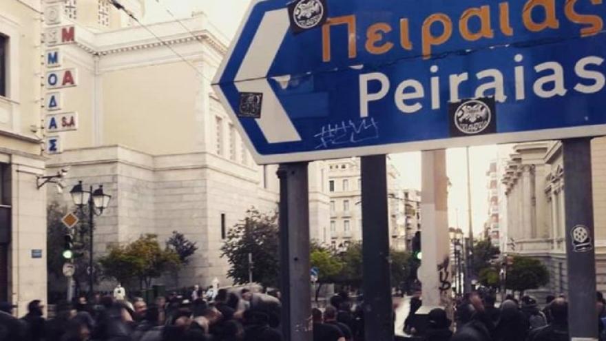 «Πόσο πιο κοντά να έρθουμε;» (pics)