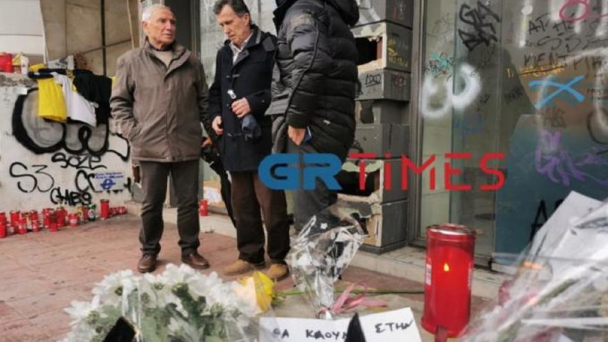 Δολοφονία 19χρονου: Παλαίμαχοι ποδοσφαιριστές Άρη και ΠΑΟΚ στο σημείο που δολοφονήθηκε ο Άλκης