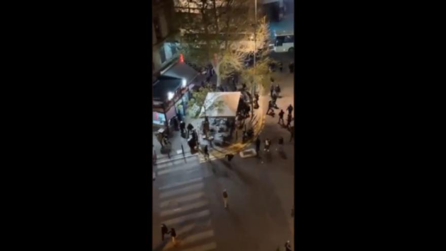 Σκηνικά χάους στη Μασσαλία – Επιτέθηκαν στο ξενοδοχείο της ΠΑΕ (vids)