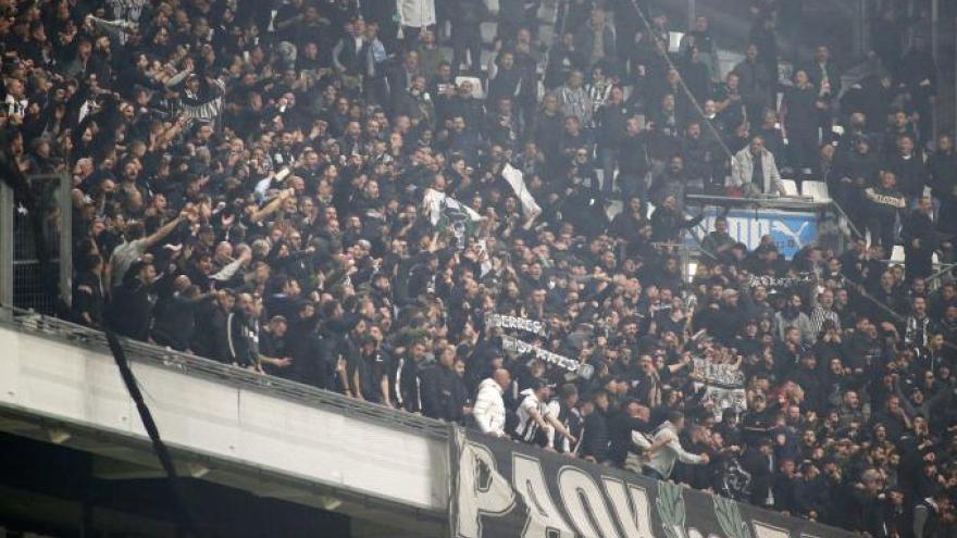Παίκτες και κόσμος μαζί, φινάλε με: «Ελάτε στην Τούμπα» (vids)