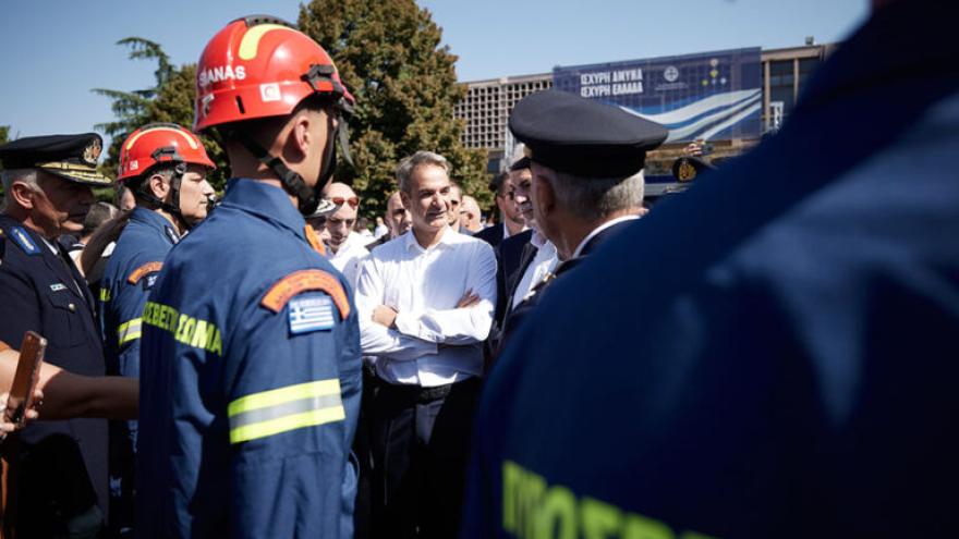 Όταν ο Μητσοτάκης πέρασε από τα περίπτερα του ΠΑΟΚ…