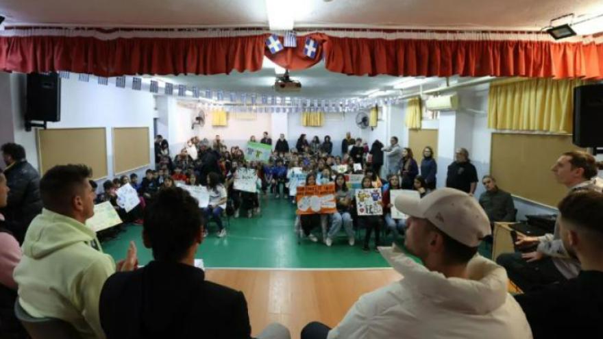 Γίνε η αλλαγή που θέλεις να έρθει: Ποδοσφαιριστές ΠΑΟΚ, Άρη, Ηρακλή δίπλα σε μαθητές (vid)