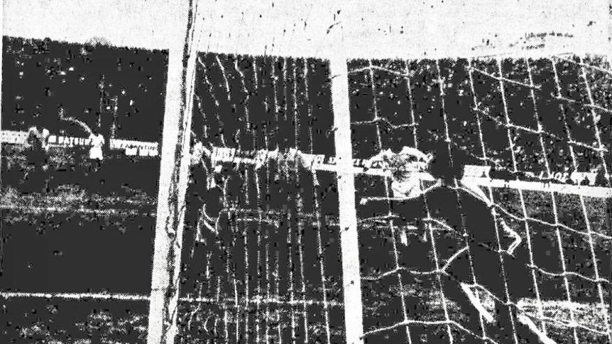 Δύο κεφαλιές στα δίχτυα του ... συμπολίτη (1977)