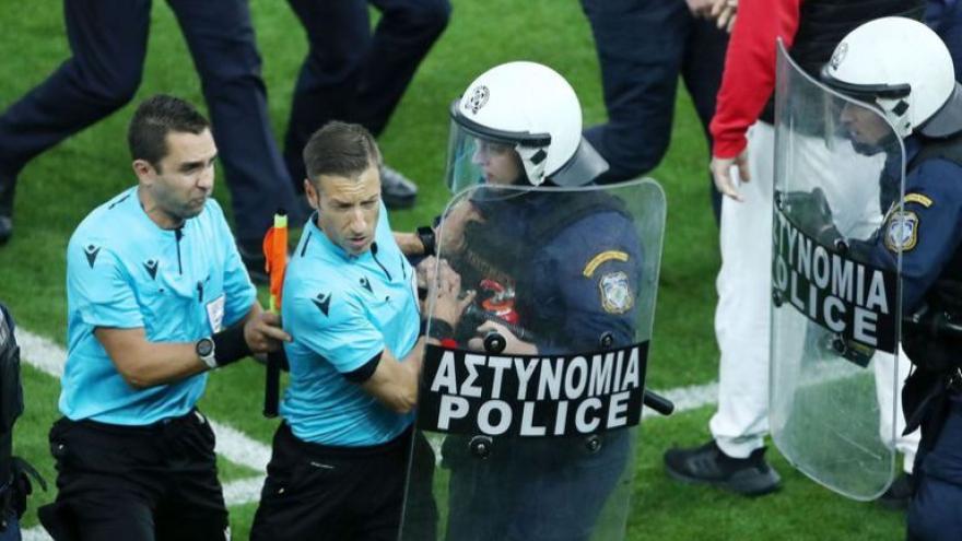Ο Ολυμπιακός έδιωξε τους ξένους!