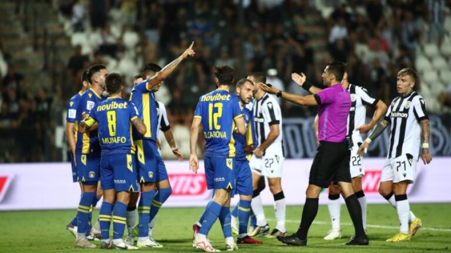 Δύο μέτρα και δύο σταθμά από Φωτιά και VAR