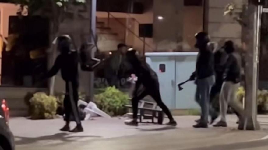 Σοκάρει το βίντεο της επίθεσης σε οπαδό του ΠΑΟΚ με τσεκούρι (vid)