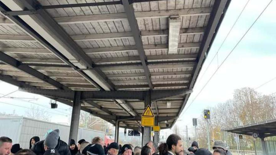 Χαμός από ΠΑΟΚτσήδες στον σταθμό των τρένων στην Στουτγκάρδη (vids)
