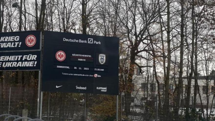 Το «Deutsche Bank Park» ντύθηκε στα... λευκά (pics)