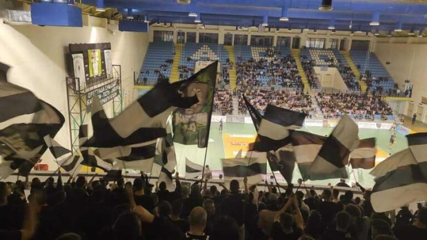 Υπόκλιση στον κόσμο!