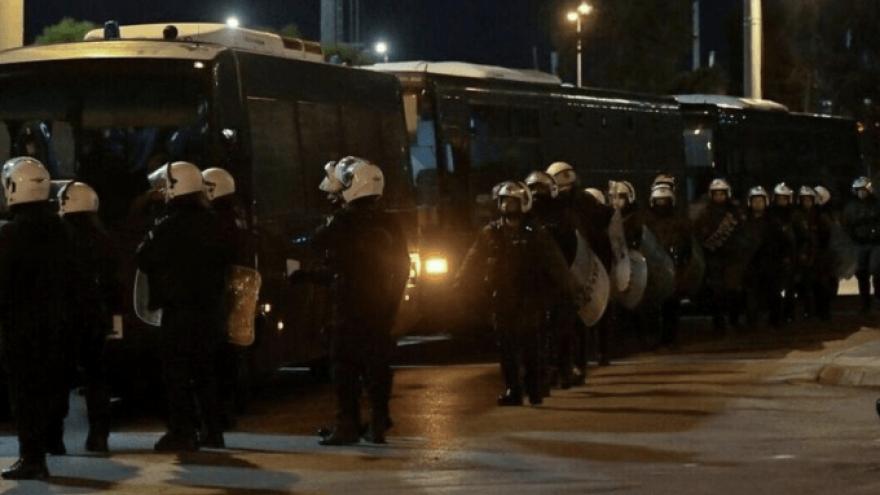 Στο μικροσκόπιο της ΕΛΑΣ 25 χούλιγκαν για τον σοβαρό τραυματισμό του αστυνομικού
