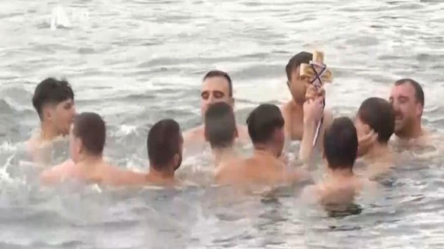 Υγεία, ειρήνη και… Conference League στον ΠΑΟΚ ευχήθηκε ο 21χρονος που έπιασε τον Σταυρό (vid)