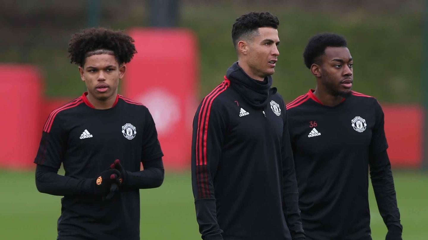 Ο Σόλα Σορετίρε στην προπόνηση της Man United με τον Κριστιάνο Ρονάλντο