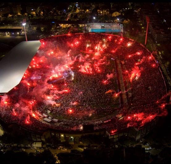Εικόνα 2 από το πάρτυ της γεμάτης "φλεγόμενης" Τούμπας μετά την κατάκτηση του πρωταθλήματος