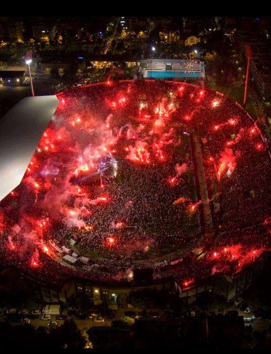 Εικόνα 4 από το πάρτυ της γεμάτης "φλεγόμενης" Τούμπας μετά την κατάκτηση του πρωταθλήματος