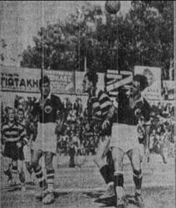 παίκτες του ΠΑΟΚ με έμβλημα τον δικέφαλο αετό