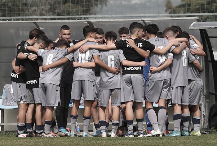 ο όρκος νίκης της ομάδας Κ15 ποδοσφαίρου του ΠΑΟΚ