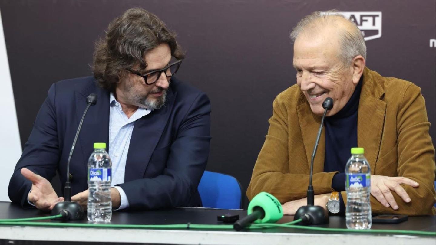 Ο Νίκος Βεζυρτζής δίπλα στον Αντρέα Τρινκιέρι στην παρουσίασή του