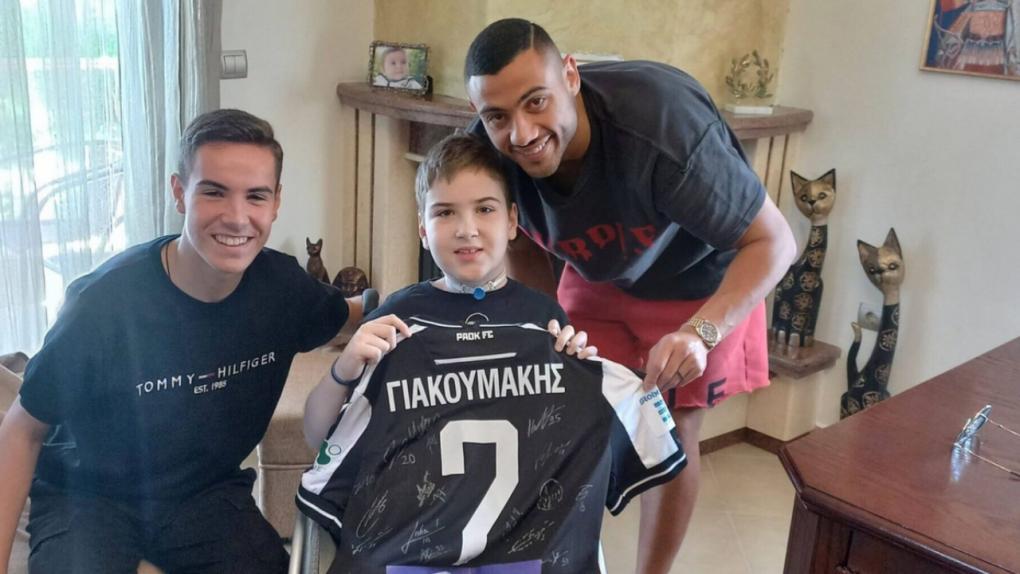 Μοίρασε χαμόγελα με μία ξεχωριστή επίσκεψη ο Γιακουμάκης (pic)